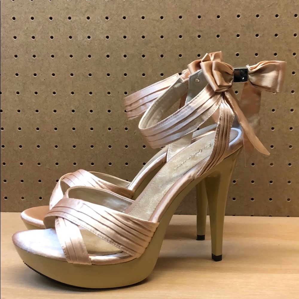 Fabulous Fabric Cocktail Platforms Women’s sz 13